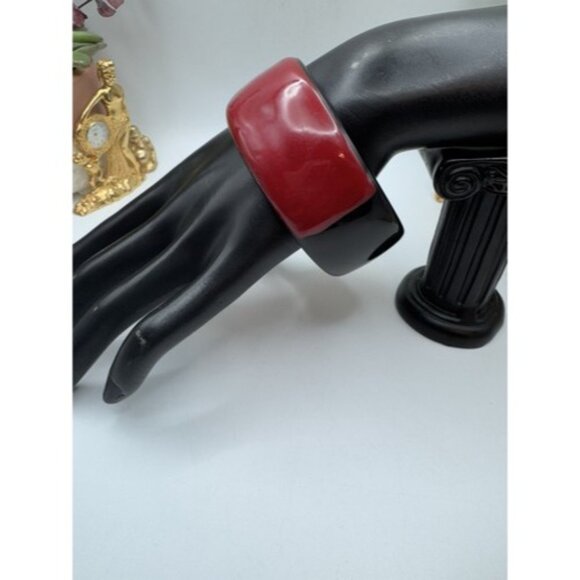 Vintage Retro 2 Tone LUCITE Bangle Red & Black- Chunky Lucite - Picture 4 of 10